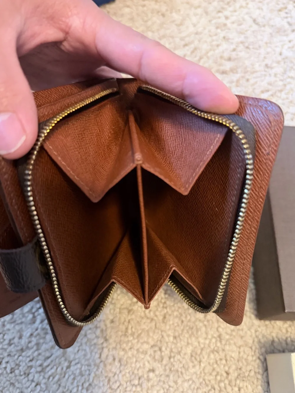 LOUIS VUITTON